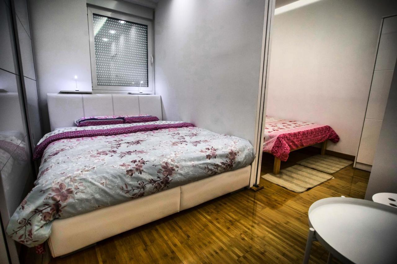 Apartman Simic - Stan Na Dan Bogatić Extérieur photo