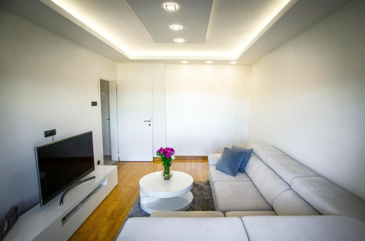 Apartman Simic - Stan Na Dan Bogatić Extérieur photo